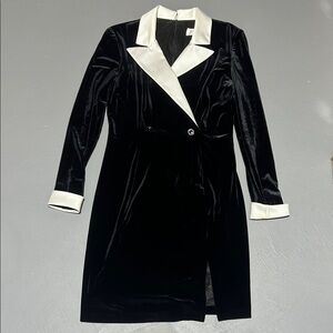Ever Beauty Black Velvet Dress with White Front Lapel Collar (Women’s Size 4)